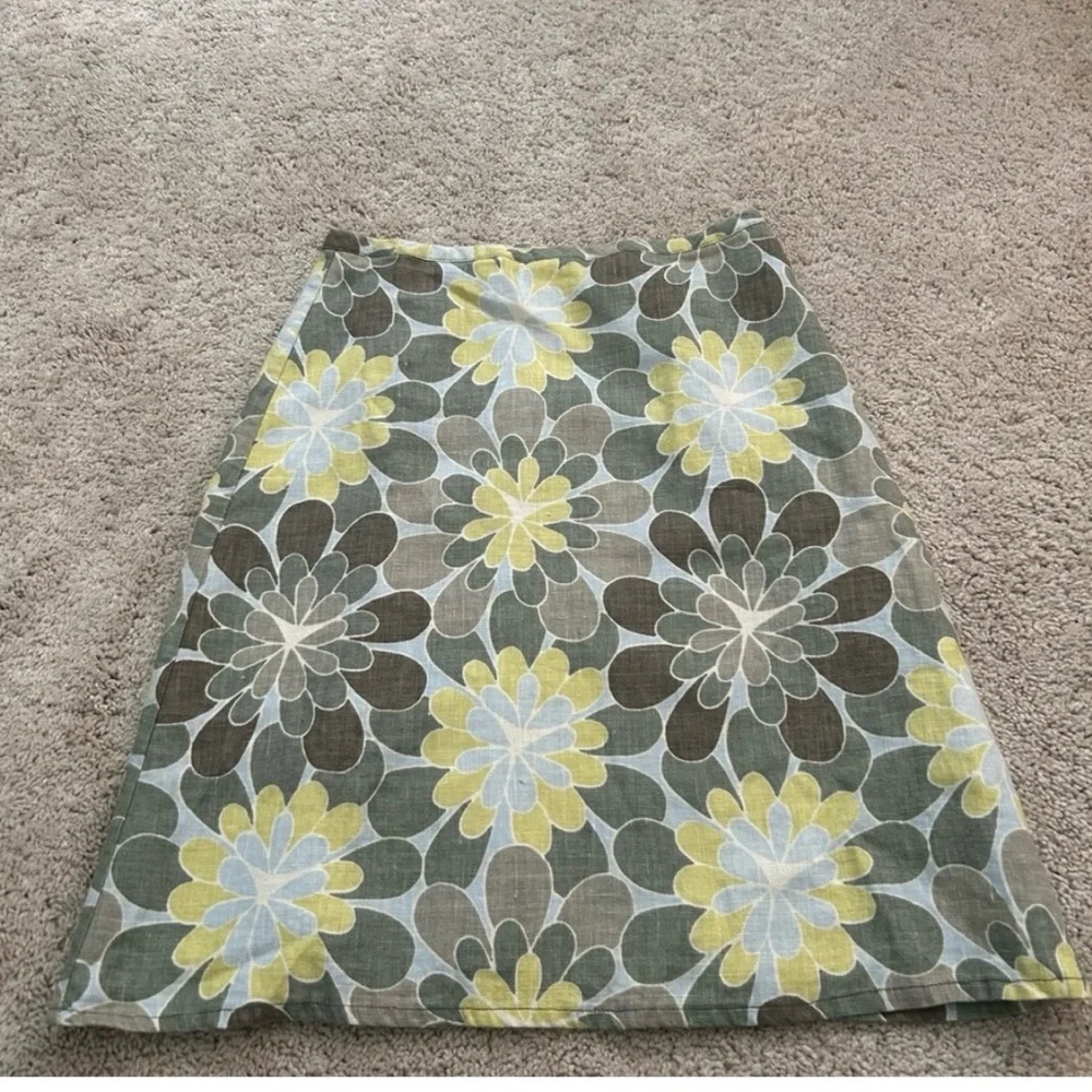 H&M Floral A-Line Skirt in Yellow, White, and Brown - Picture 3 of 12